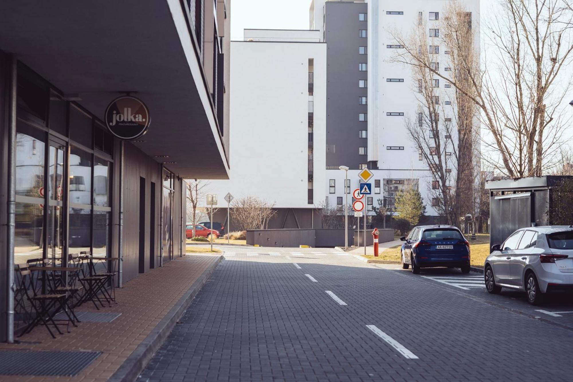 Modern 1 Bedroom ǀ Ac, Free Parking Apartment Bratislava