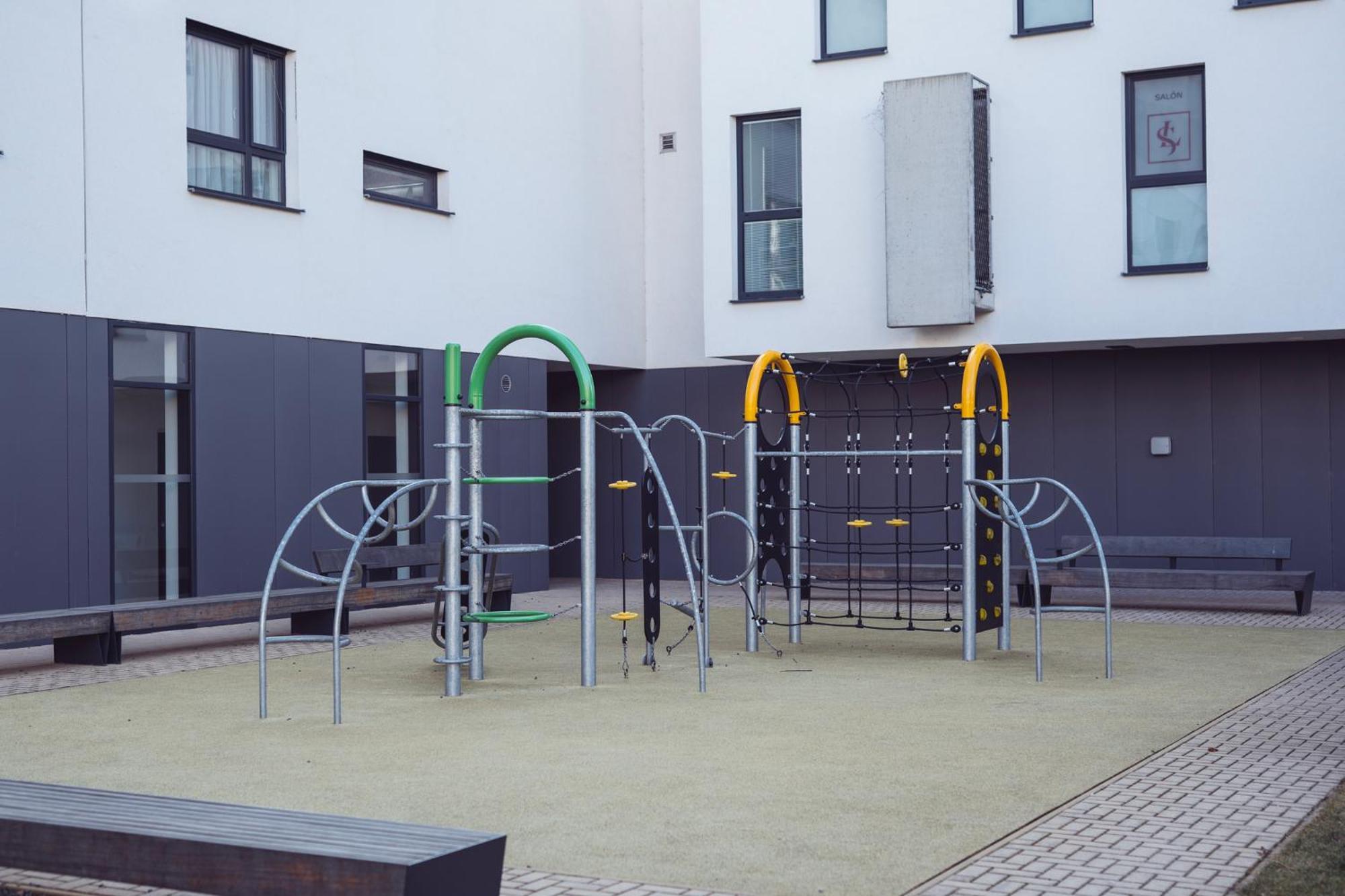 Modern 1 Bedroom ǀ Ac, Free Parking *